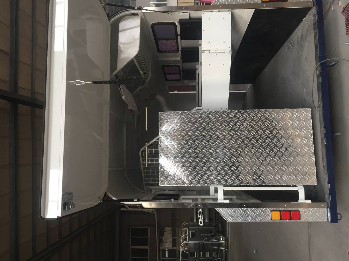 Flutuador de cavalo de carga angular para 3 cavalos