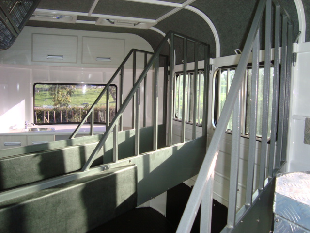 Flutuador de cavalo com carga de ângulo alongado para 2 cavalos