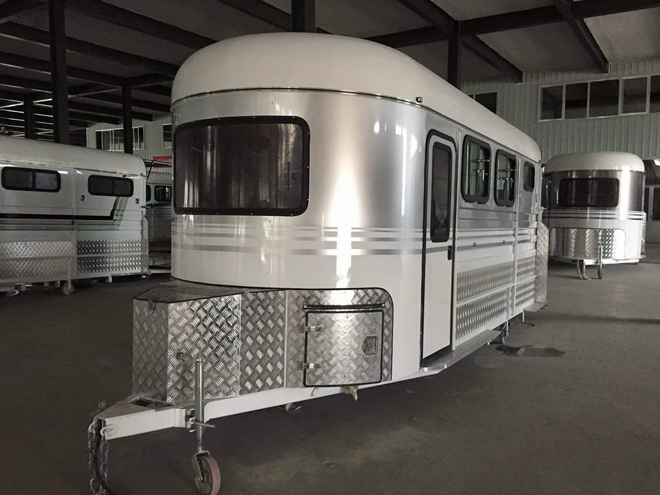 Flutuador de cavalo com carga de ângulo alongado para 2 cavalos