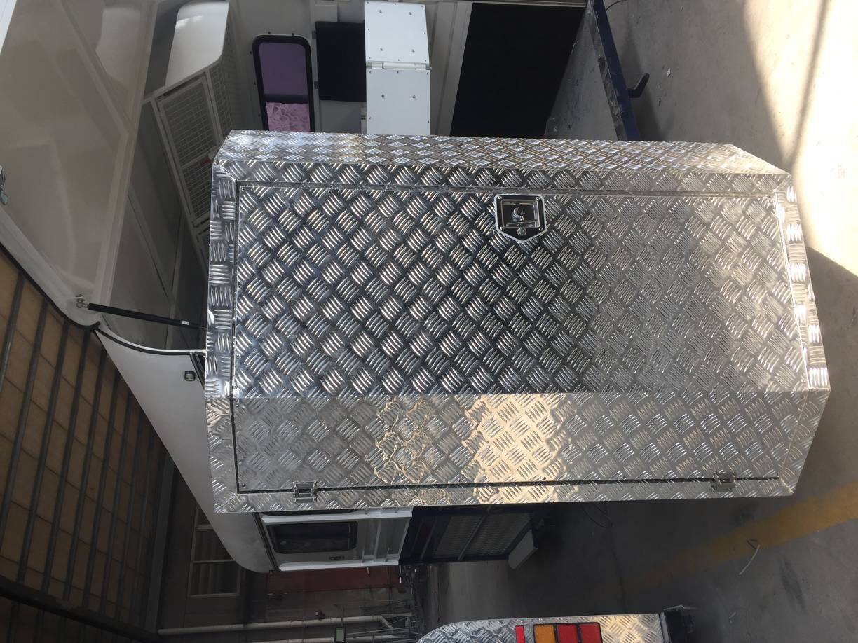 Flutuador de cavalo de carga angular para 3 cavalos