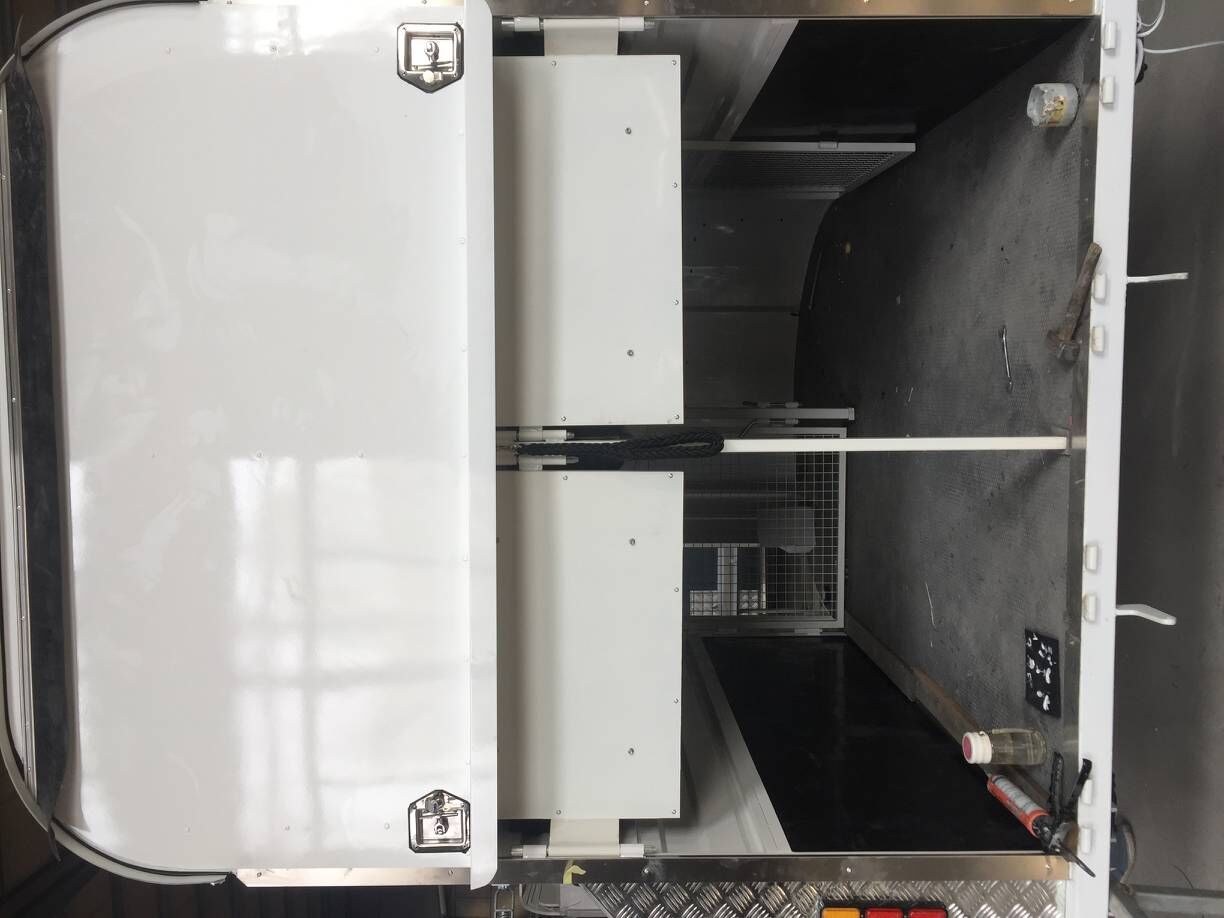 Flutuador de cavalo de carga angular para 3 cavalos