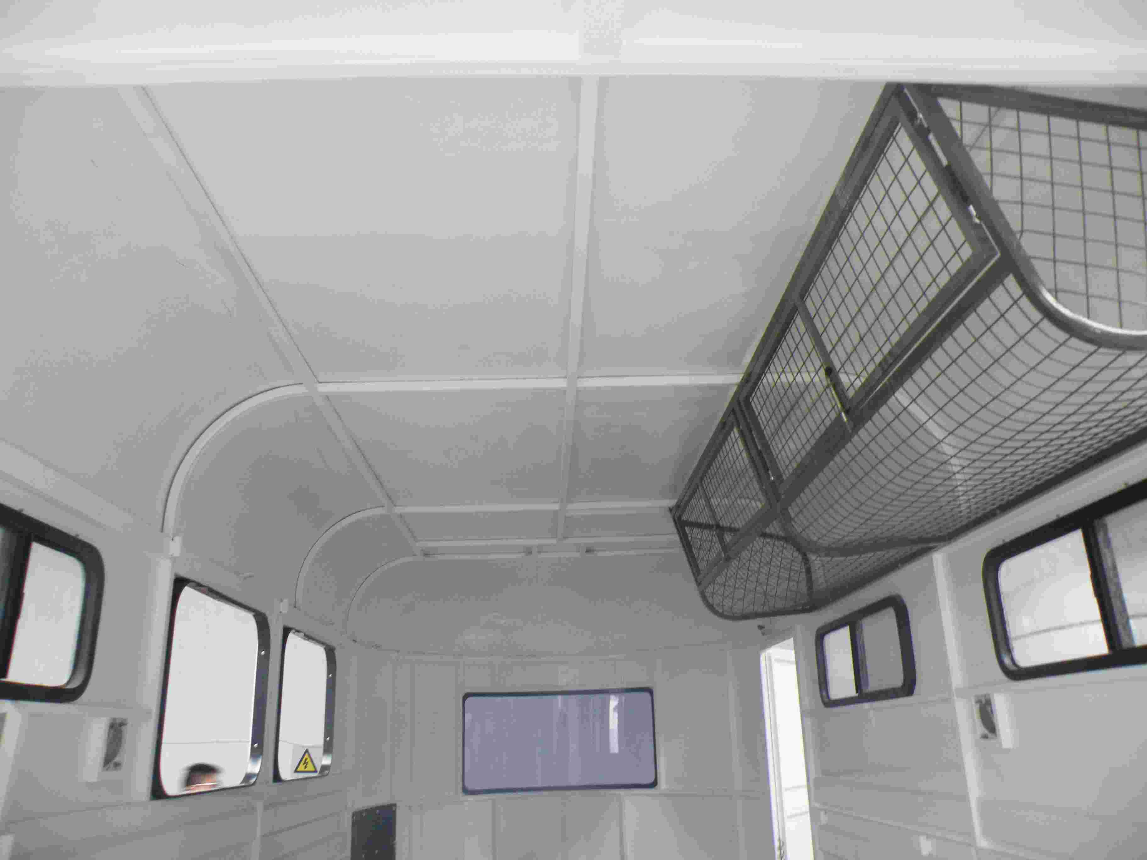 Flutuador de cavalo de carga angular para 3 cavalos