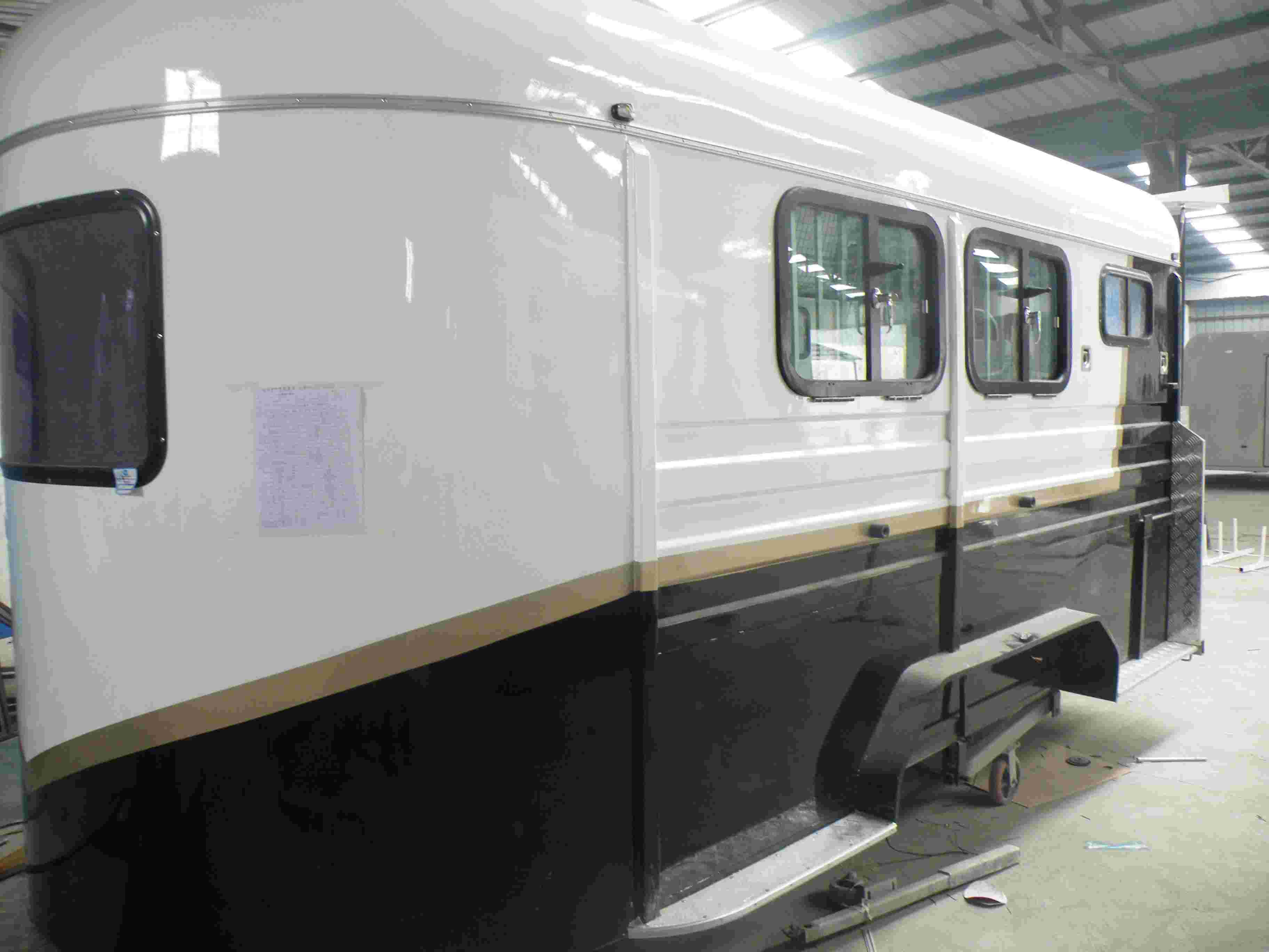 Flutuador de cavalo de carga angular para 2 cavalos