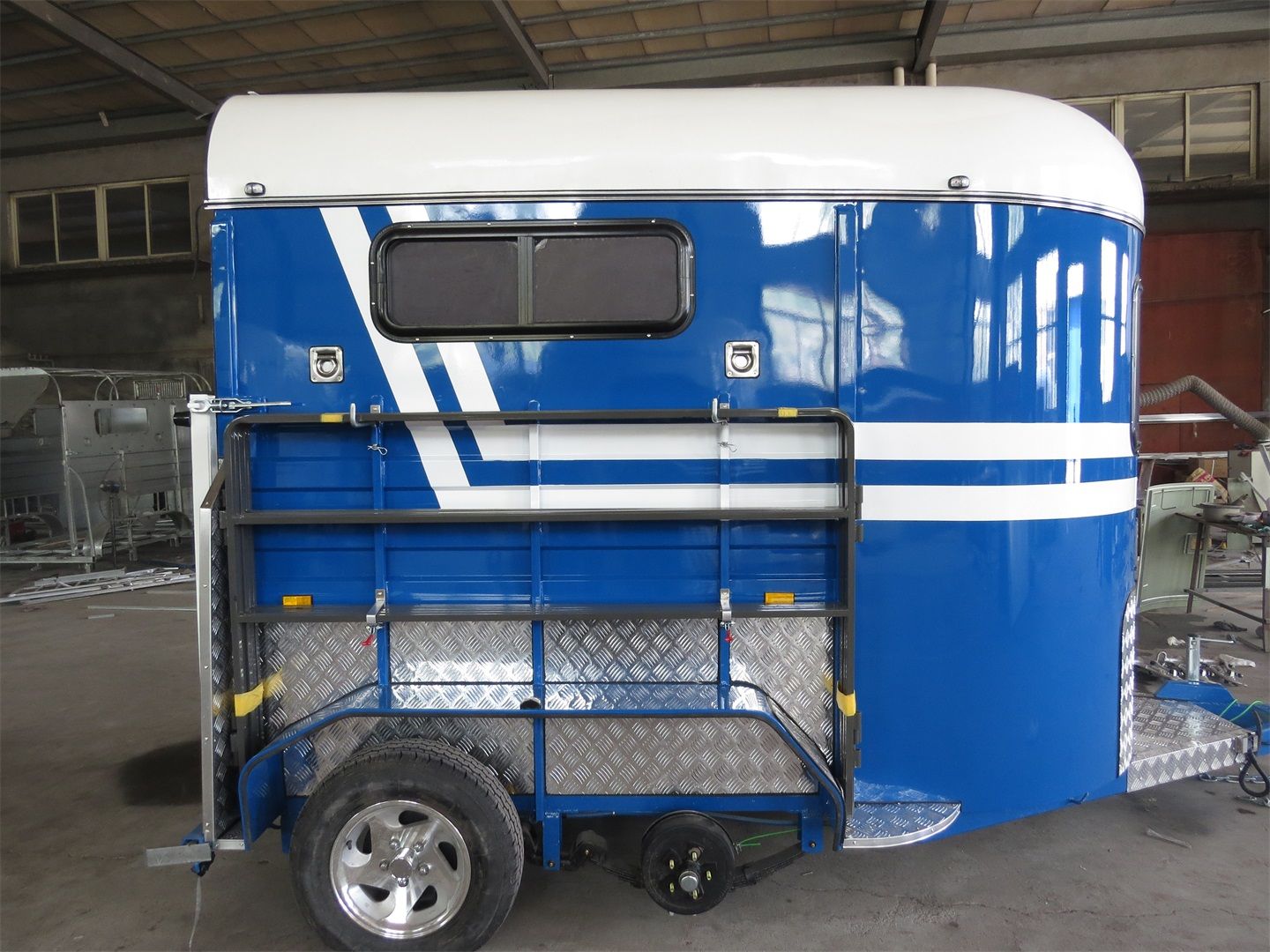 Flutuador de cavalo tipo padrão para 2 cavalos