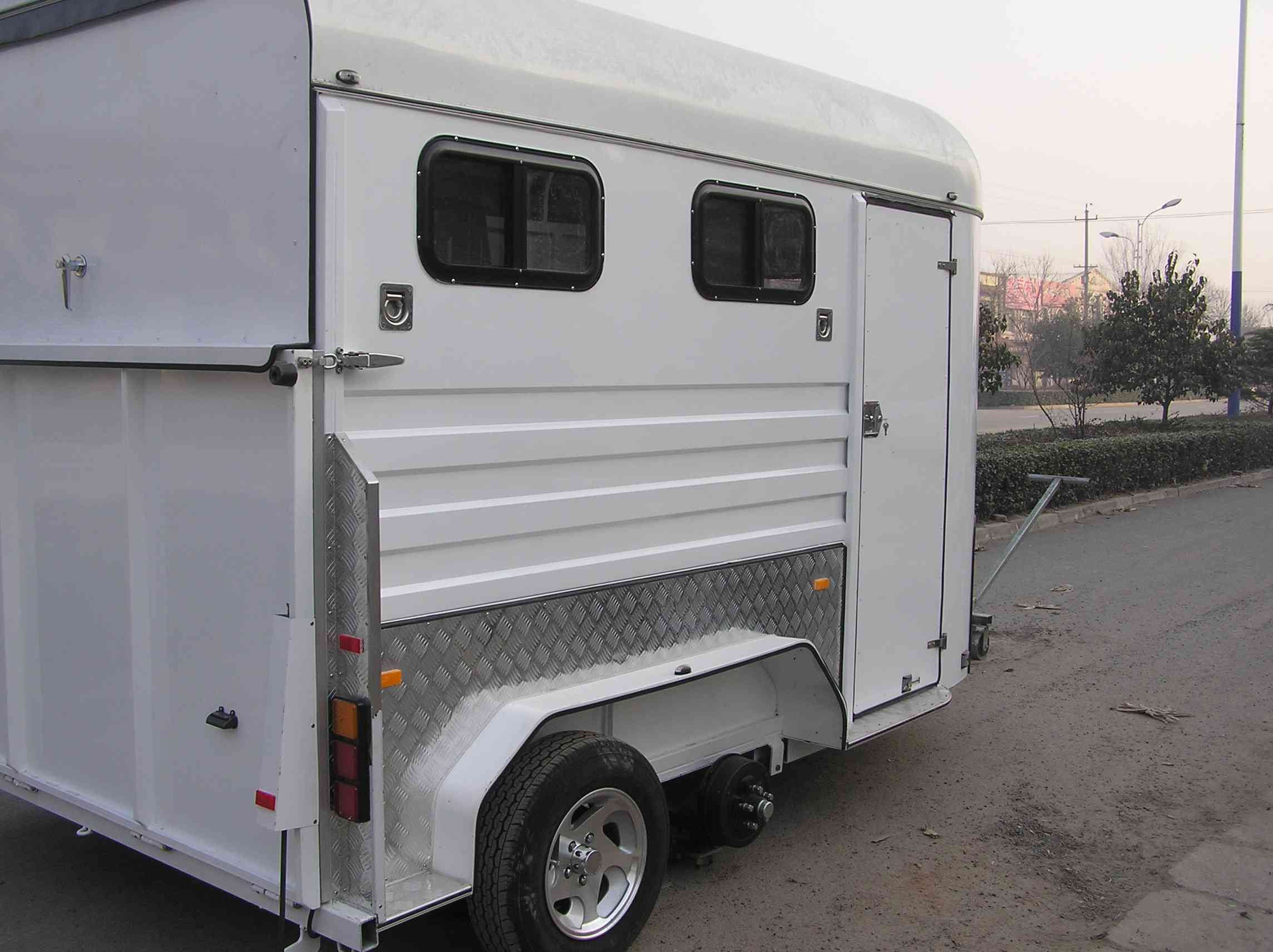 Flutuador de cavalo com carga angular para 2 cavalos