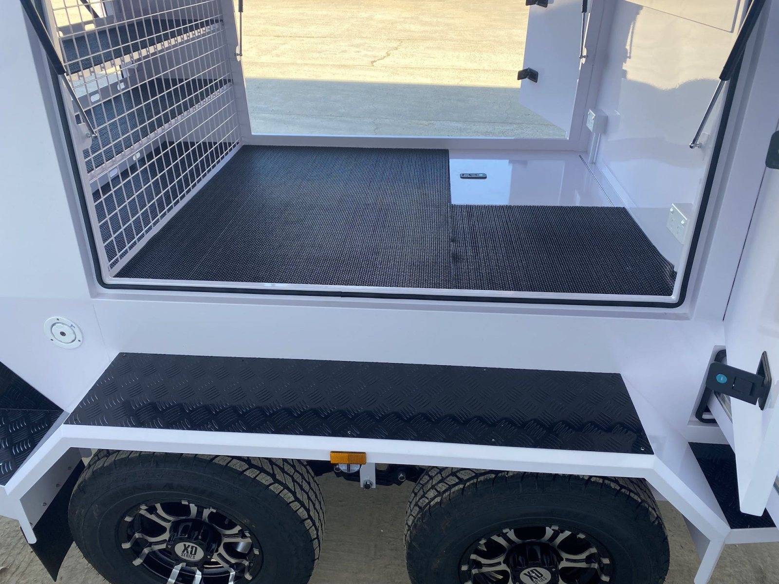 Trailer comerciante de tamanho grande com eixos duplos