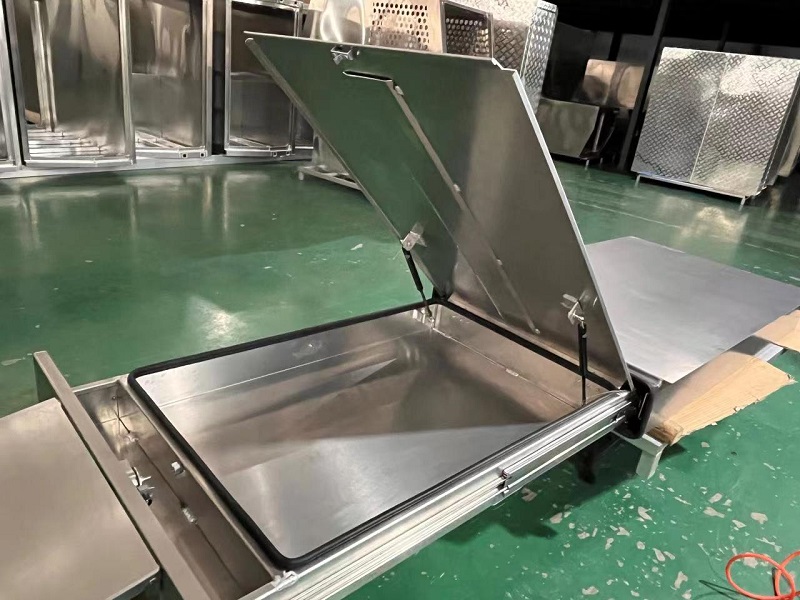 Acessórios compactos para capota de caminhão