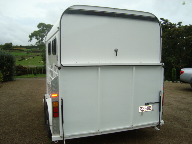 Julgador de cavalos de carga angular de luxo tipo 2 cavalos