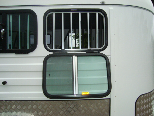 Flutuador de cavalo com carga de ângulo alongado para 2 cavalos