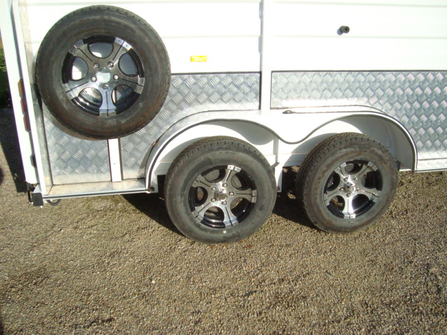 Flutuador de cavalo com carga de ângulo alongado para 2 cavalos