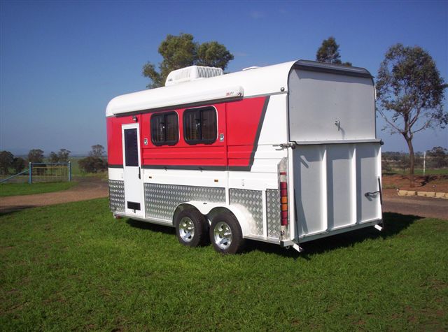 Flutuador de cavalo com carga de ângulo alongado para 2 cavalos