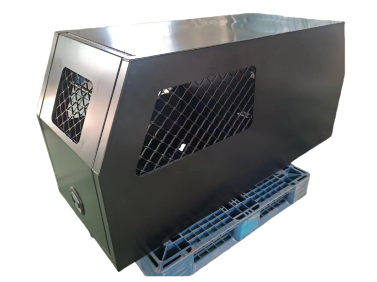 Dossel Ute em liga preta com caixa para cachorro